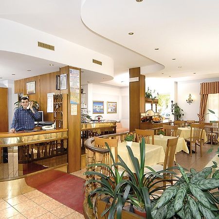 אוספדלטי Albergo Savoia מראה חיצוני תמונה