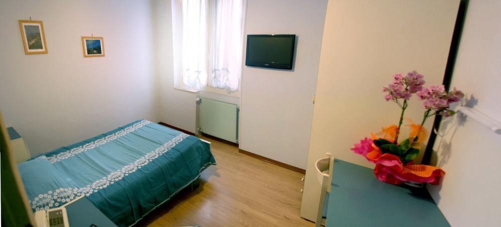 אוספדלטי Albergo Savoia מראה חיצוני תמונה