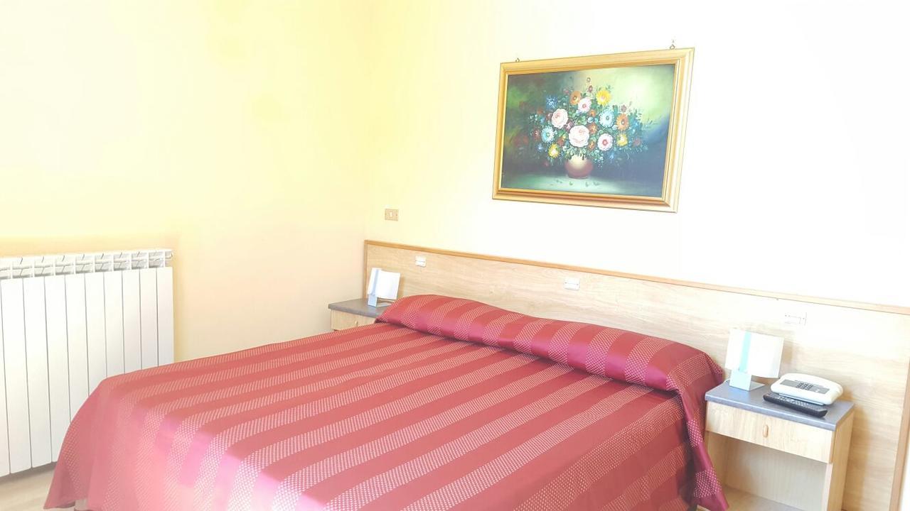 אוספדלטי Albergo Savoia מראה חיצוני תמונה